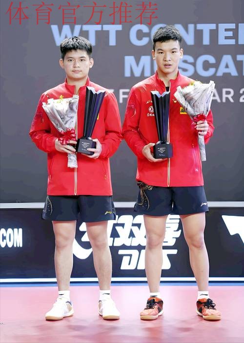 世乒联总决赛男单1/4决赛:向鹏VS林诗栋 集锦 世乒联总决赛男单1/4决赛:向鹏VS林诗栋 集锦