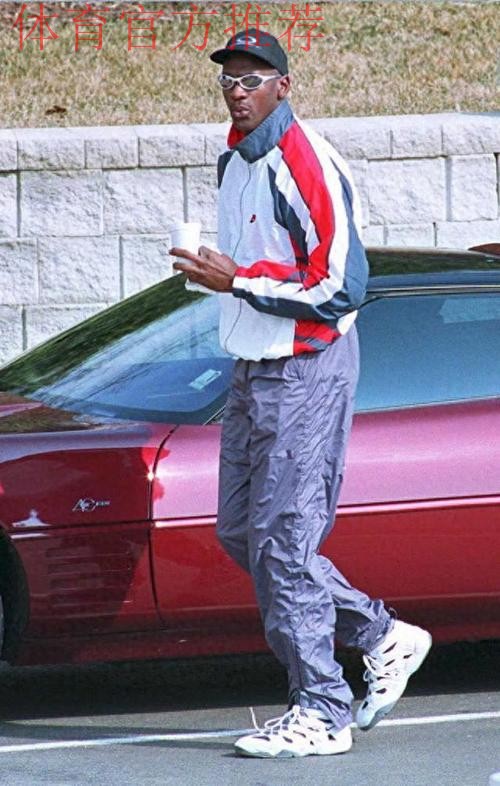 重回1993，迈克尔乔丹经典Oakley 0.2太阳镜复刻归来